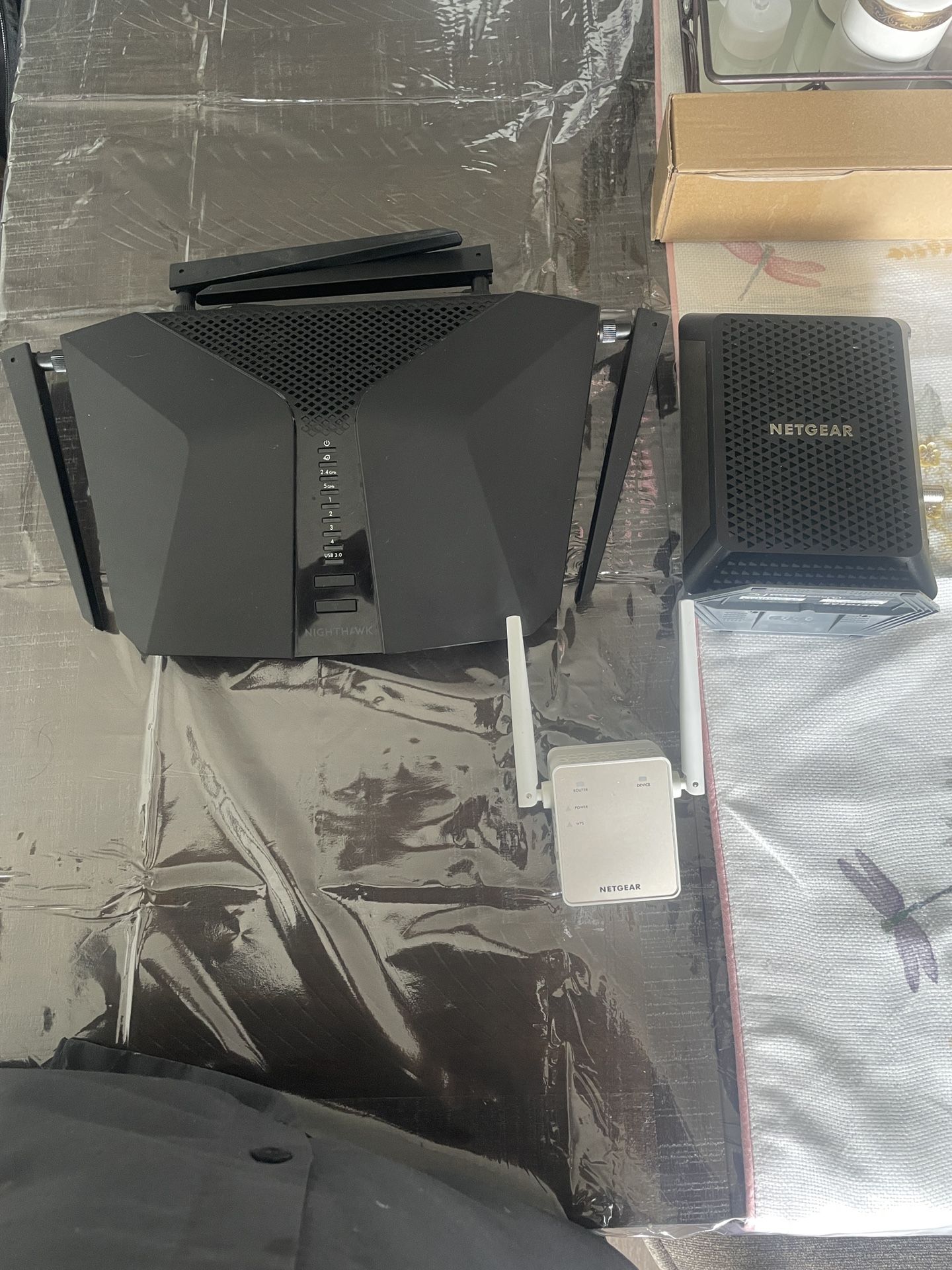 Nighthawk 6 Router/ NETGEAR Cable Modem CM700/ WiFi Extender
