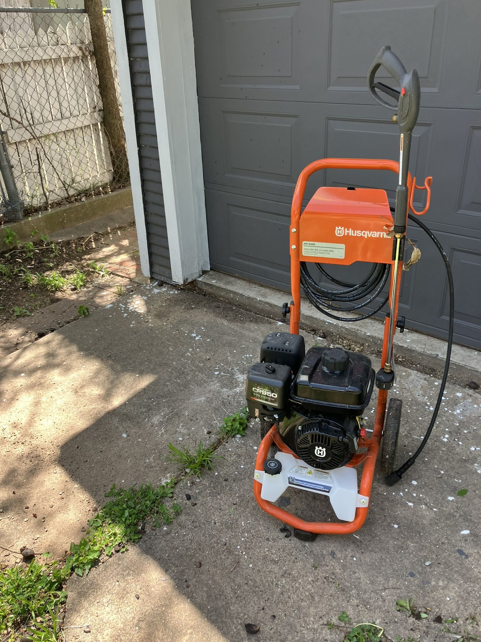Pressure Washer Husqvarna 3200PSI 2.5GPM Gas-Powered PW3200