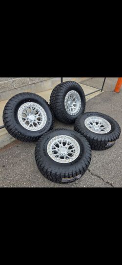 17" LOCK offroad rims w- 33" RT tires
