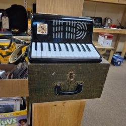 Noble 25 Key Vintage Italian Accordion With Case