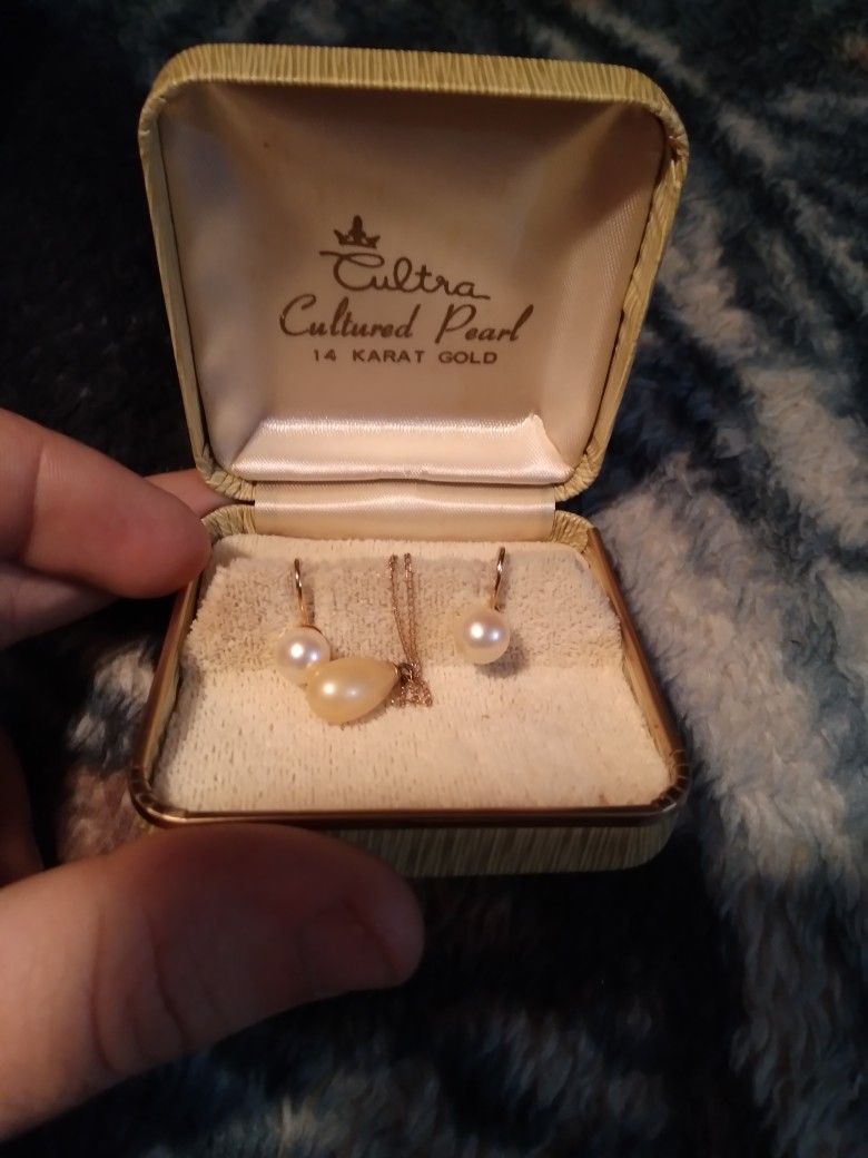 Vintage 14k Cultra Cultered Pearl Earrings & Imitation Pearl Necklace