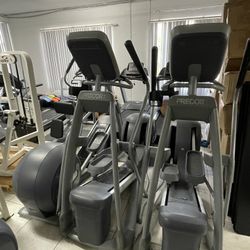 Precor 556i Elliptical Gym Machine
