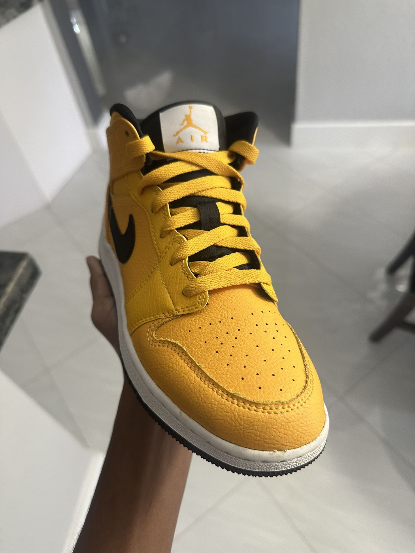 ds jordan 1 university gold
