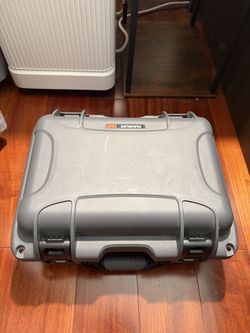Nanuk 915 with top foam