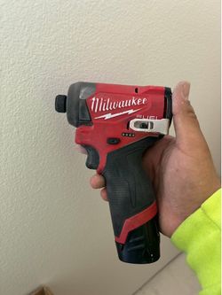 Milwaukee M12 Impact Driver with battery