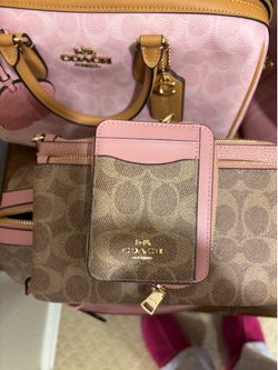 Petel pink Rowan coach 2025