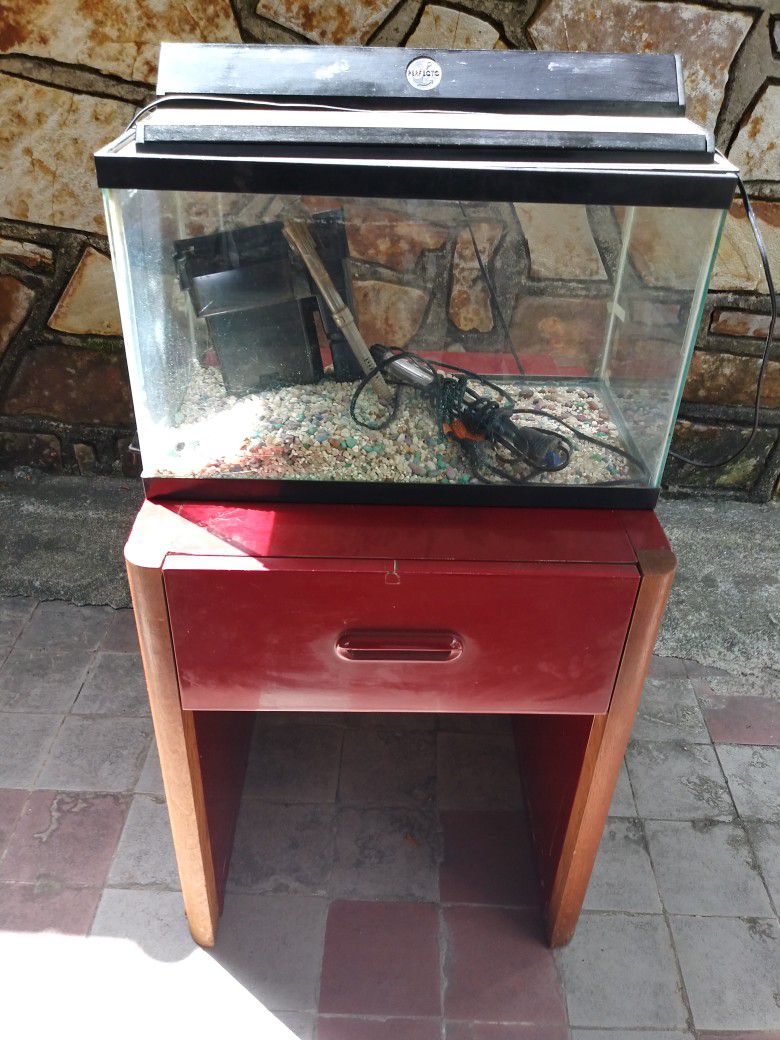 10 Gal Tank Wit Everything Includes Stand.