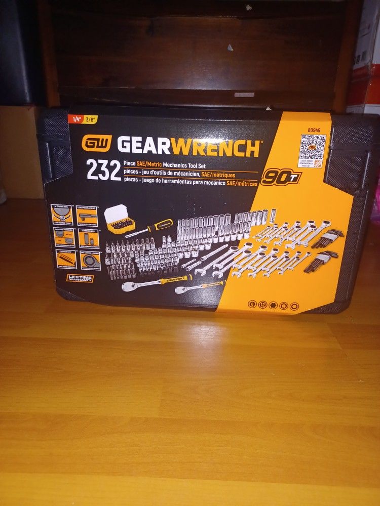 GEARWRENCH 232 Piece SAE/Metric Mechanics Tool Set