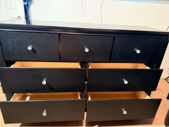 Dresser black