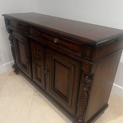 🔥 Elegant Solid Wood Buffet / Sideboard – $700 🔥