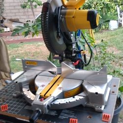 De Walt  Circular Saw Table And Machine 280 