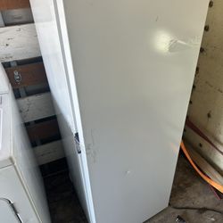 Freezer  Like New 🕊️