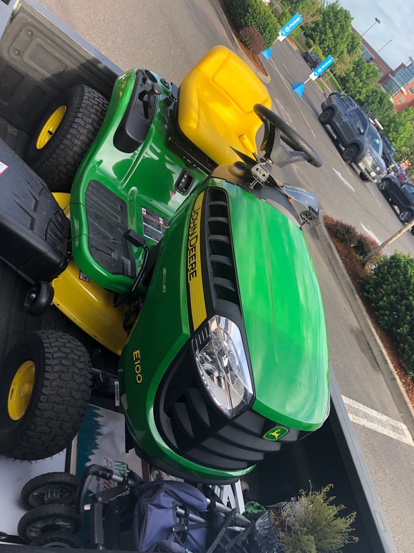 John Deere E100 17.5 hp automatic 42 riding lawn mower for Sale in