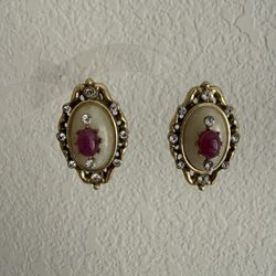 Women’s vintage pink and white stud earrings