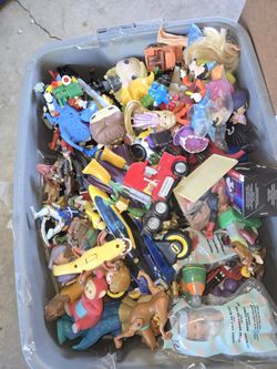 Random Toys Figures 15 For 10