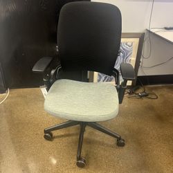 Steelcase Leap V2 - BlueishGreenish Seat/Black Mesh Back