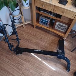 YAKIMA 4 BIKE RACK WITH HITCH LOCK & KEY .
