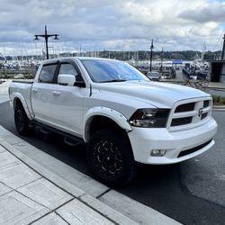 2011 Dodge ram Laramie - New Engine  *** LOOK CLEAN
