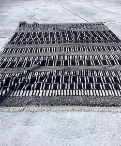 Made in India. 100% Wool 9 x 12 area rug