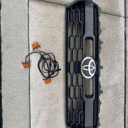 25 Tacoma TRD Sport Grille And Raptor Lights 