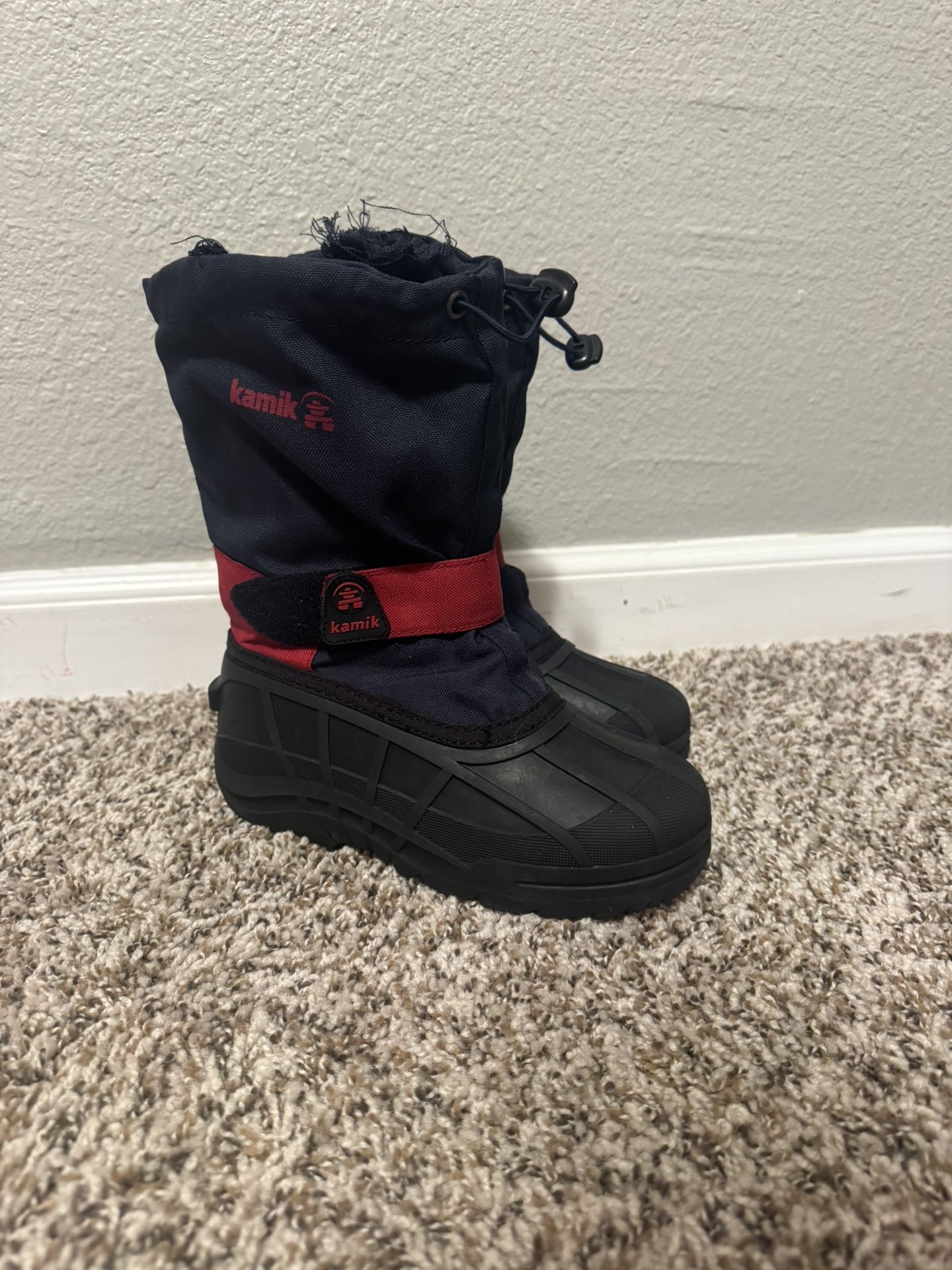 Youth Kamik size 2 snow boots.