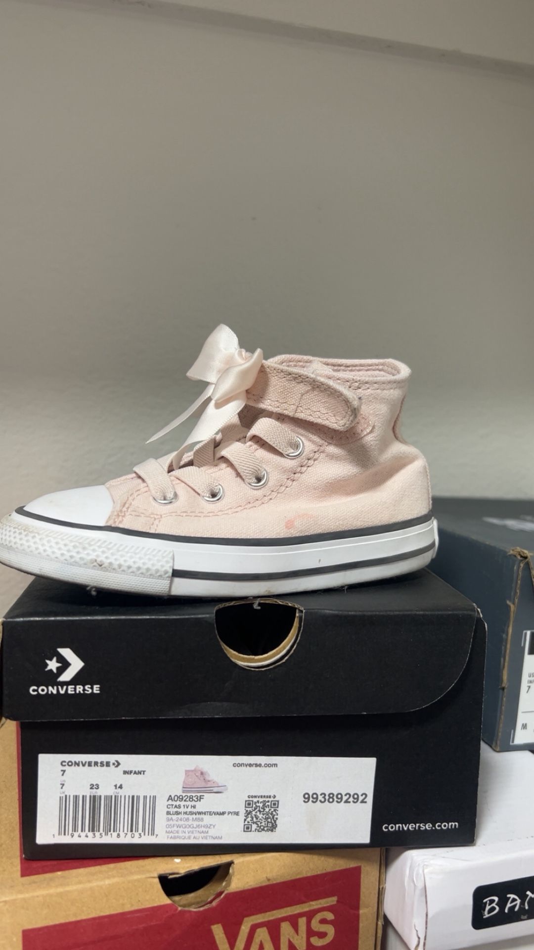 Bow Converse