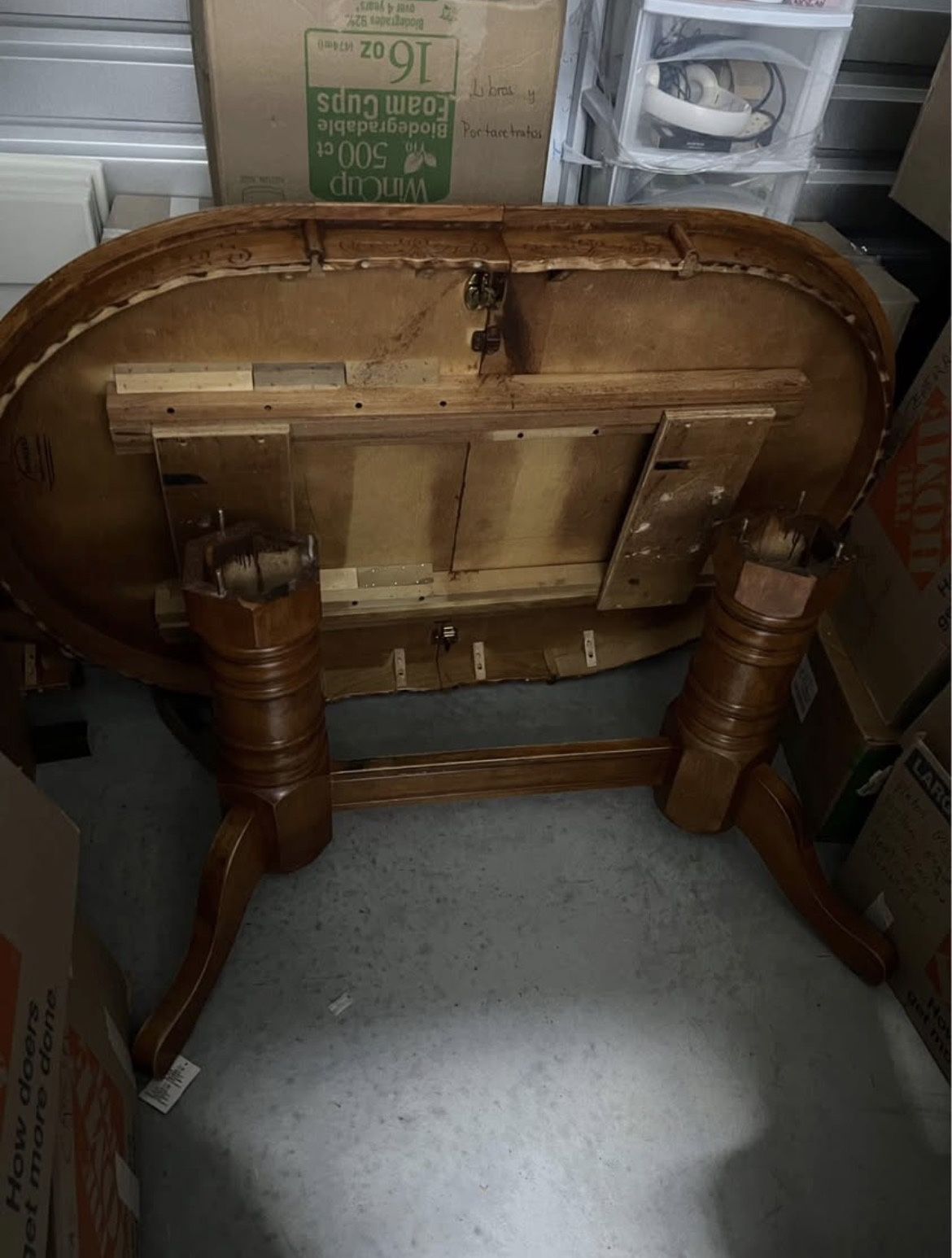 Solid Wood Extendable Dining Table – Vintage Oval Pedestal – Great Condition