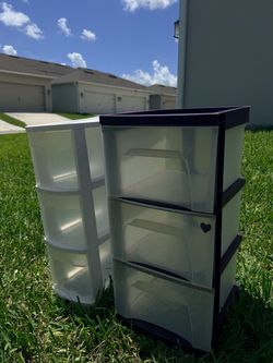 Selling 2 organizers with 6 drawers