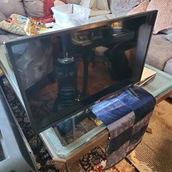 LG Smart TV 28" With Remote