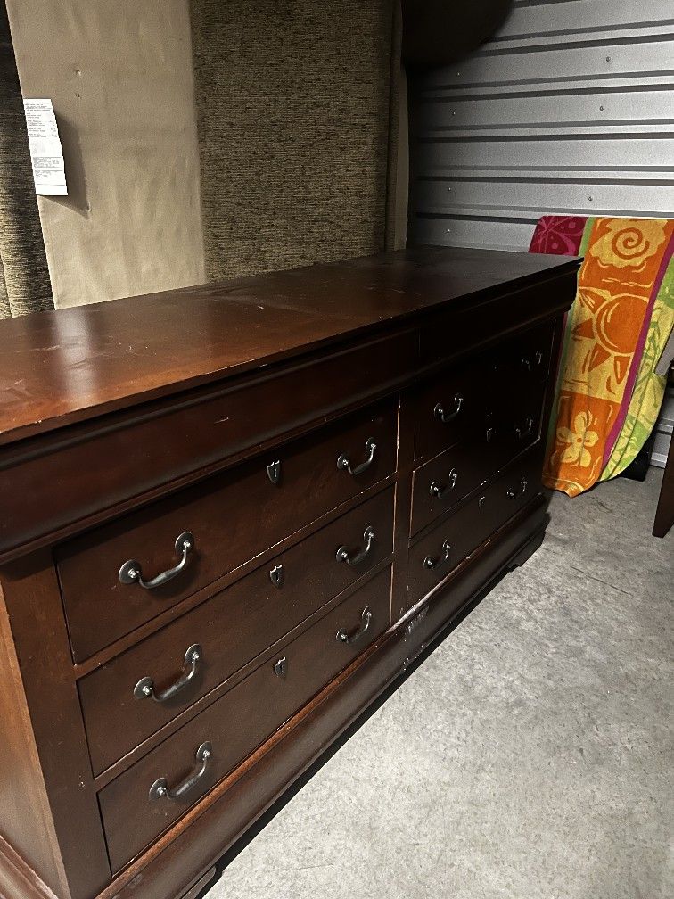 8 Drawer DRESSER Cherry