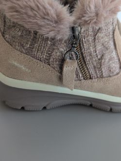 Women's Skecher's  Winter Bootie 8.5