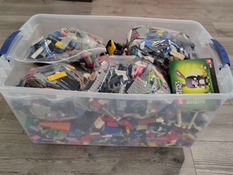 Mixed 30lb Lot of Legos Lego Items - READ