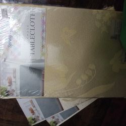 10 Pastel Yellow Table Cloths