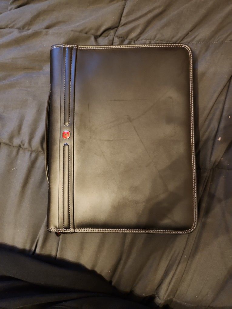 Wenger (Swiss Army) Faux Leather Portfolio Including Teo Extra Pens And High Quality Resume Paper