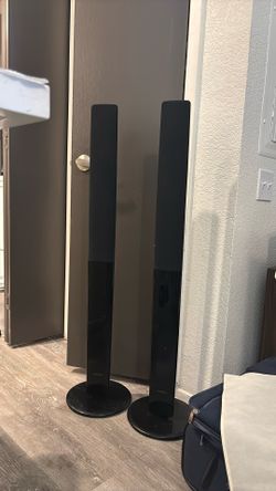 a pair of speaker