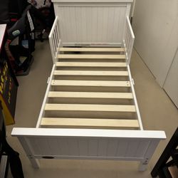 Graco Toddler Bed With Mattress (Good Condition)