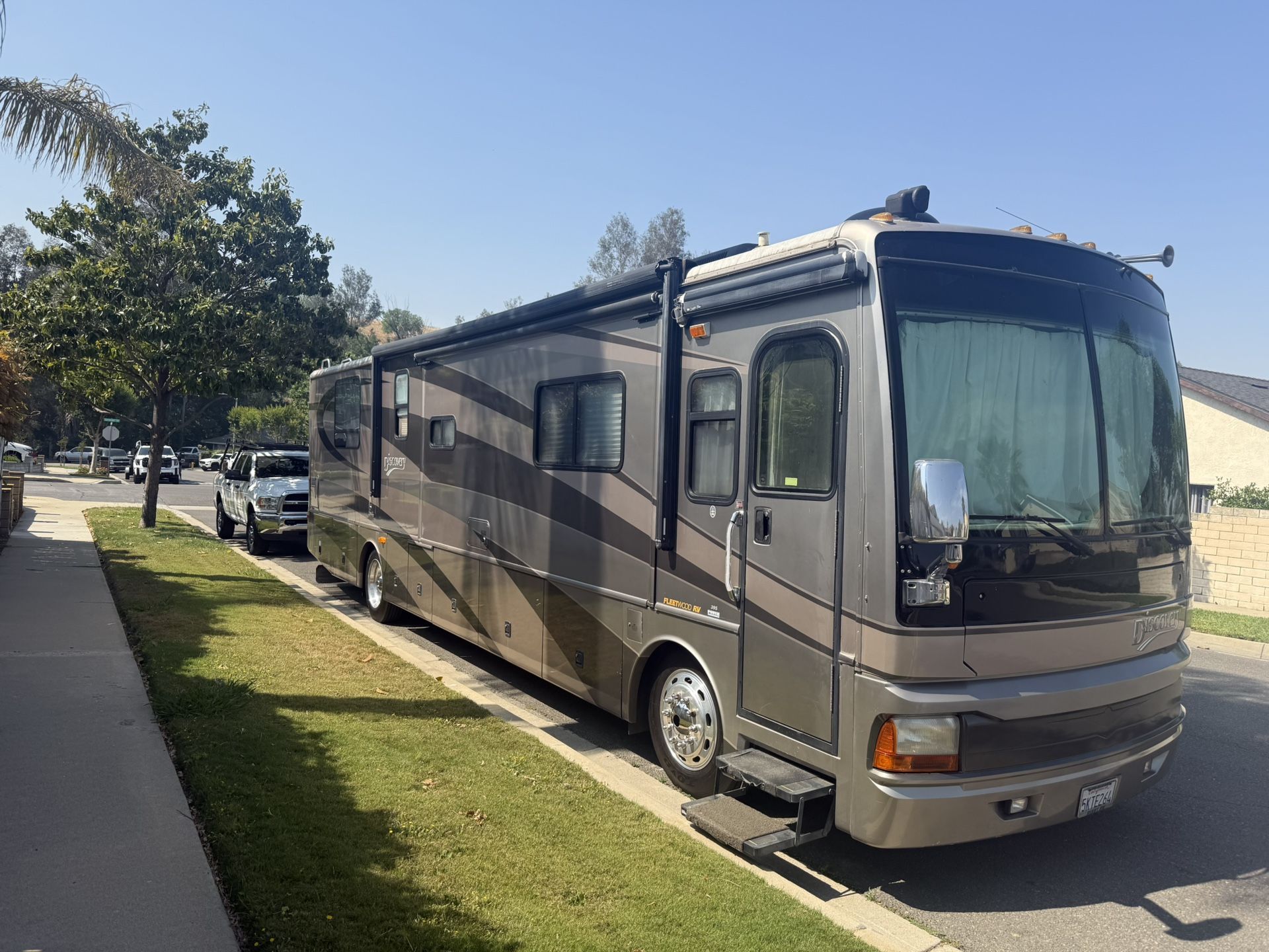 2005 Fleetwood Discovery