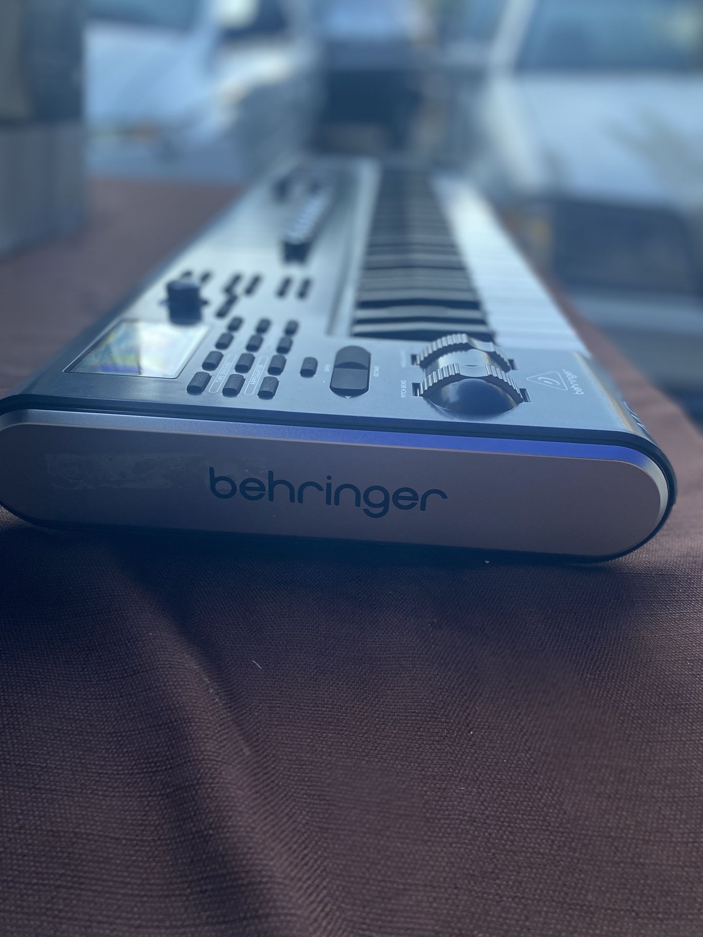 Beat Making Console Model Behringer Motor 61 Keyboard Controller(Beat Maker)