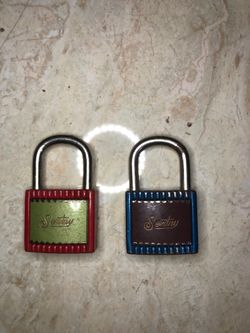 Vintage Sentry lock one blue one red no keys