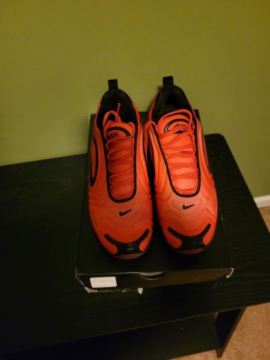 Air Max 720 LIKE NEW
