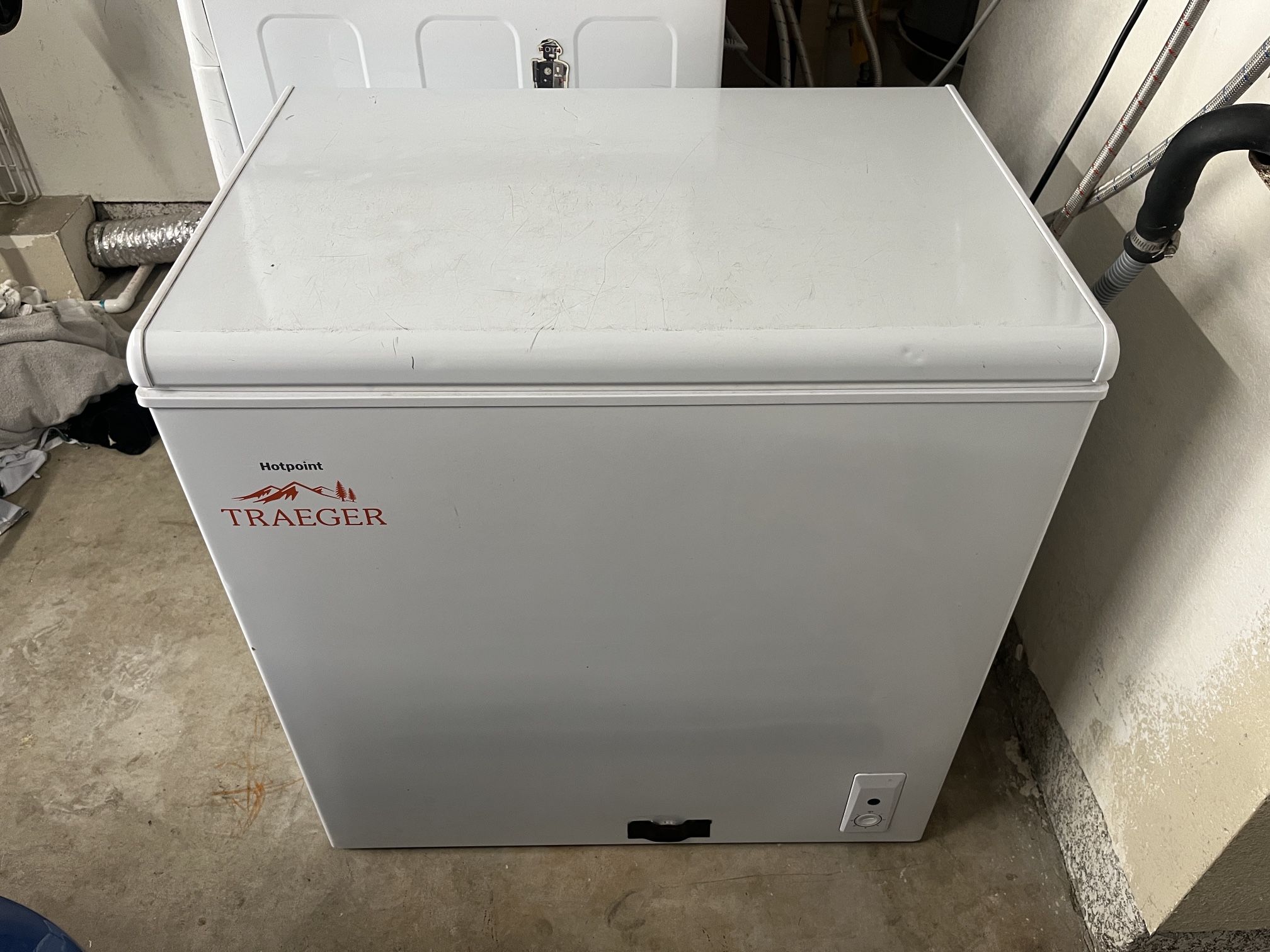 Hotpoint 6.9-cu ft Chest Freezer