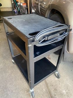 Luxor 22 x 18 x 31 adjustable.