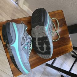 Gravity Defyer Size 7 