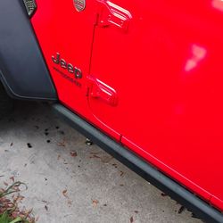 2019 Jeep Rubicon JL 4 door
 Rock Slider