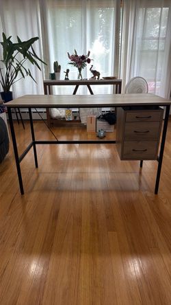 Computer desk / Desk