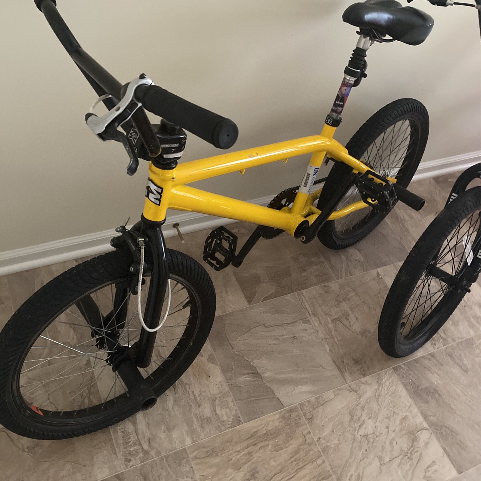 Mongoose Freestyle Bike High End 3 Piece Cranks Thread less Neck