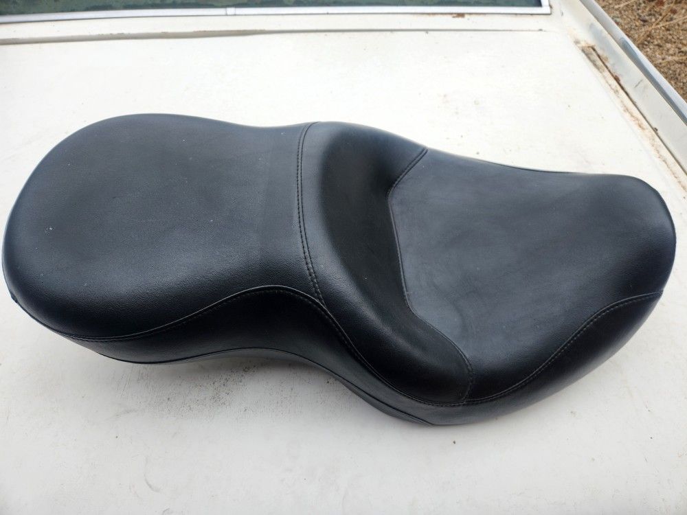 Harley Davidson FXDL Seat