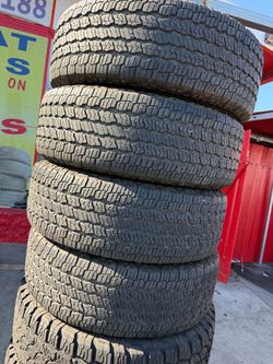 Vendo set de llantas 265/70r16 Goodyear en perfectas condiciones de Vida