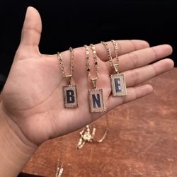 B Initial Necklace Gold Plated / Oro Laminado 