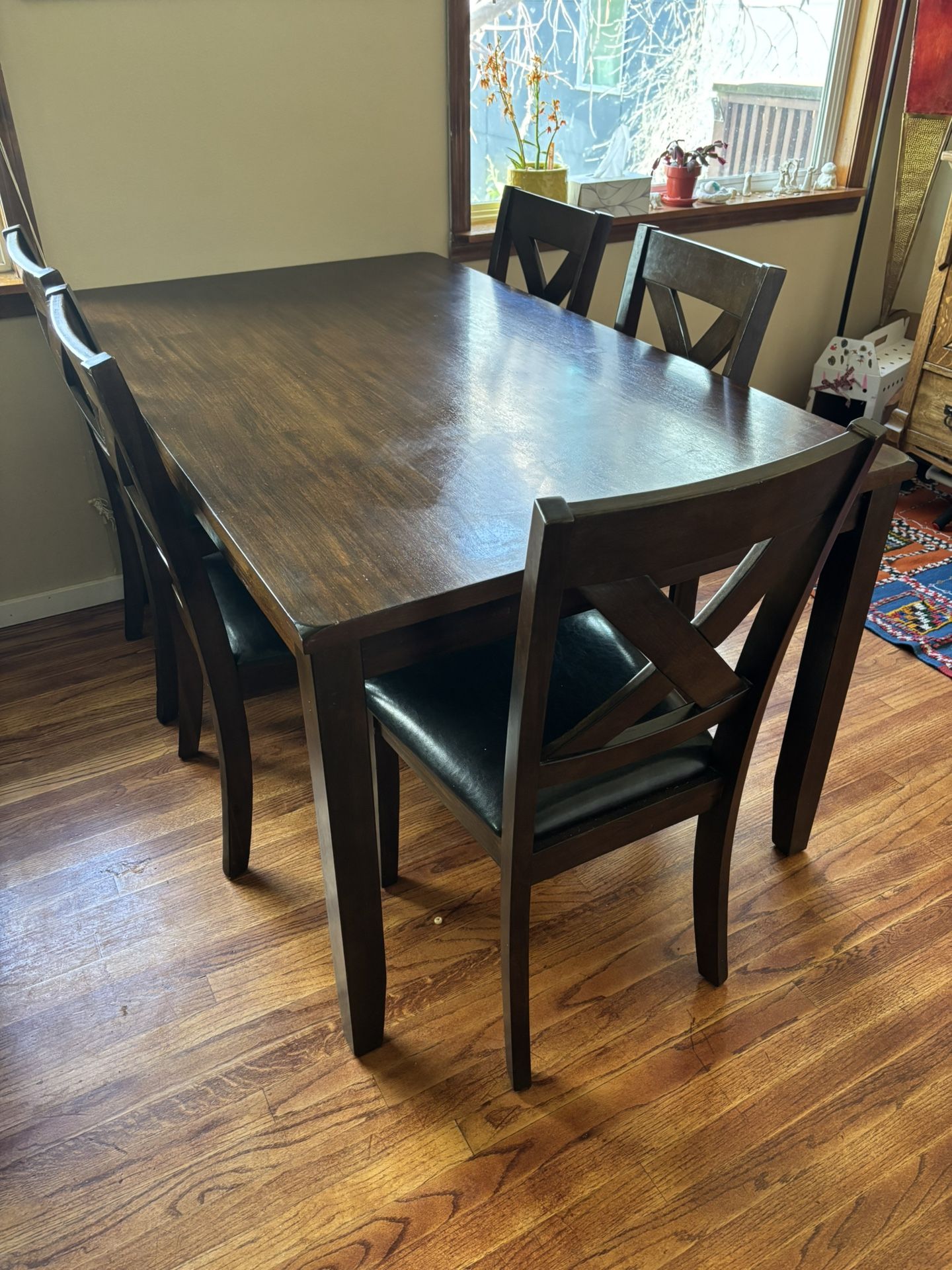 Dinning Table And Chairs